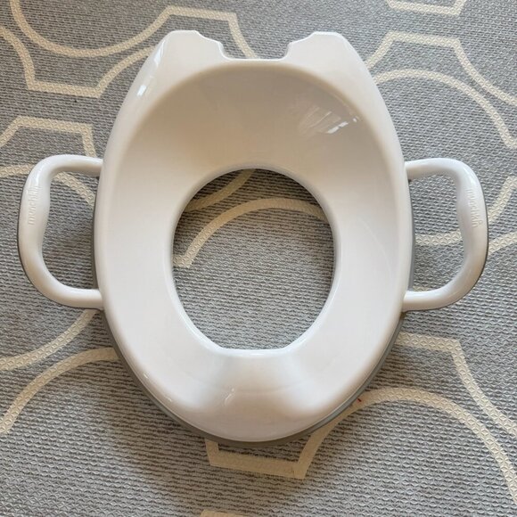 Munchkin Portable Reusable Potty Training Seat - Picture 1 of 3